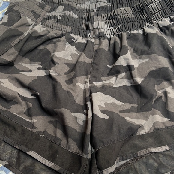 Athleta racer run short 4in, camo - Picture 3 of 3